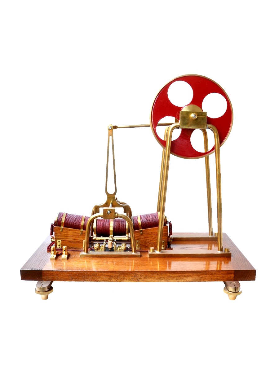 Motore alternativo di Botto, costituito da elettromagneti oscillanti.