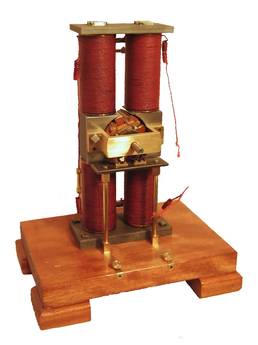 Creazione originale di un motore ideato e costruito sul tipo delle macchine elettriche dinamo di Edison.